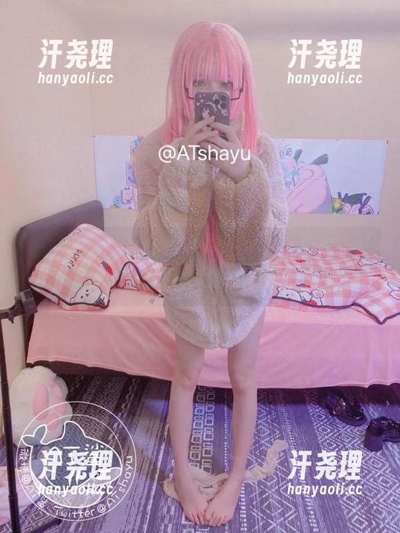 听说AT鲨的白色泳衣图包有魔法，分享给单身狗，你们这几天喝的水不够哦！