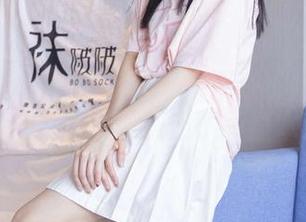 BoBoSocks袜啵啵 – 果果在华伦天奴高跟鞋里，免费美图照出了一整本杂志！