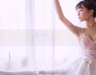 GIRLT果团网 – 看！何嘉颖穿上和服，连壁纸的气质也提升了。