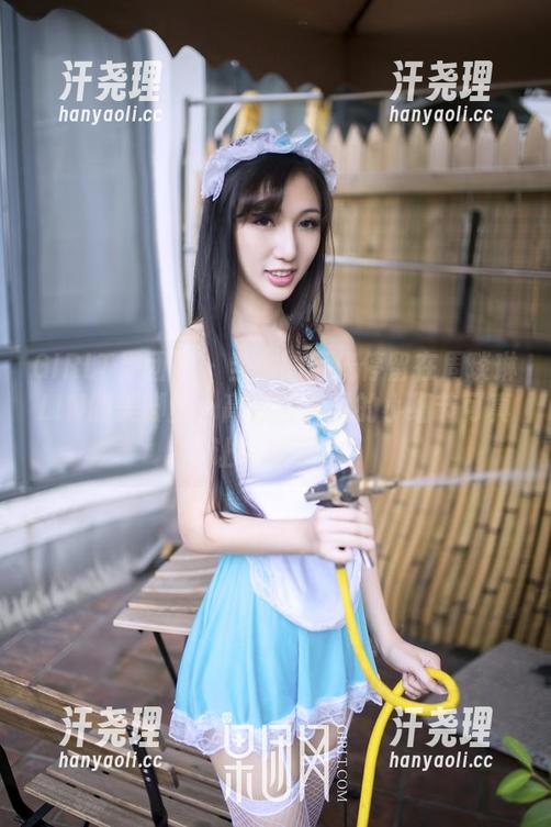 GIRLT果团网 - 当你的目光停留在周琰琳LIN的美脚上，高清写真里的小细节可真让人意外。