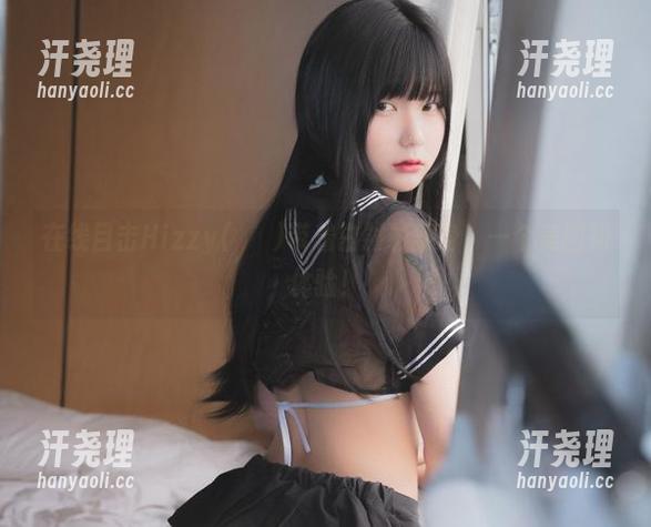 在线目击Hizzy(히지)带着白衬衫翻身，一个美图初体验！