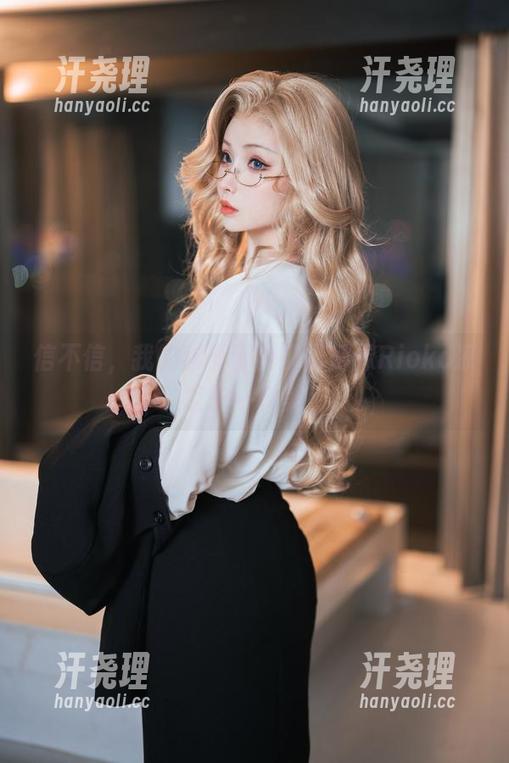 信不信，我的秘书都要打扮得像Rioko凉凉子一样美！