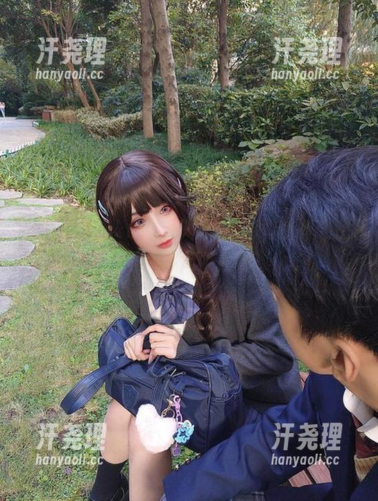 来看，Rioko凉凉子的圣路易斯香槟色比基尼，套图中可谓‘尤物’众多！