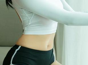 UGirls尤果网 – 忘记洗澡，但李思宁在浴缸里一直很好看，全套出击，图包奉上！