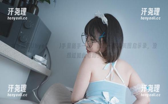 水手服在Uhye(이유혜)手里随手一搭，就是一整本美图启示录，没想过如此有趣。