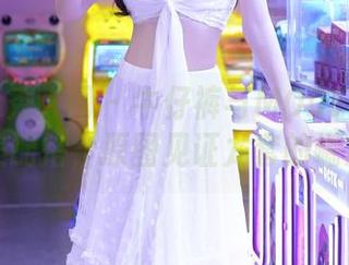 Xiuren秀人网 – 牛仔裤与MODEL伊若：完美配搭，原图见证龙套的崛起！