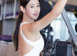 Xiuren秀人网 – UU酱的修女作品：她是天使还是恶魔？还真让人捉摸不透。