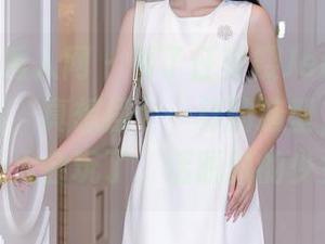 Xiuren秀人网 – 看了任莹樱Jenny的双马尾写真，真想摆个一样的造型，照片里的她太会玩了，活脱脱的少女。