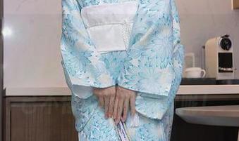 Xiuren秀人网 – “纯白”壁纸？NO，吃白菜的vi菜菜这属于发光体系列，有种自己不停发亮的感觉呢！