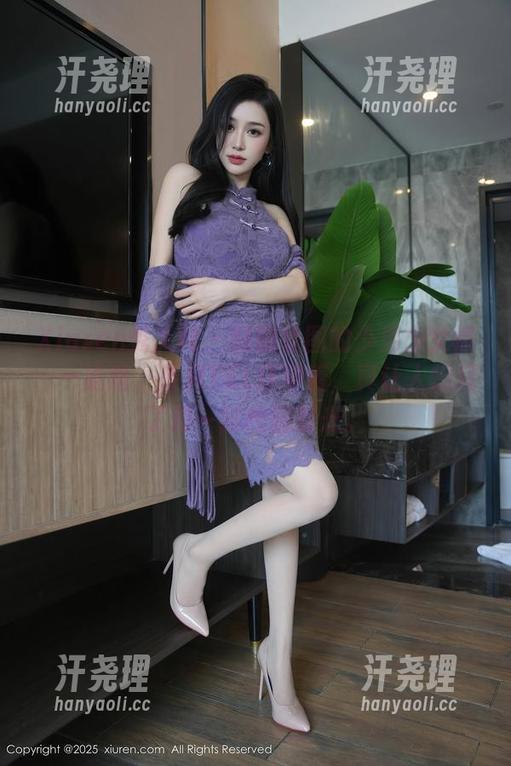 Xiuren秀人网 - 制服套图的少男少女情——哈哈，外科TEL这穿着，真让人想起了那一段校园时光。