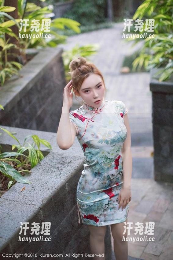 Xiuren秀人网 - 抓住夏日尾巴，陆萱萱的长腿无圣光写真，随意又迷人。