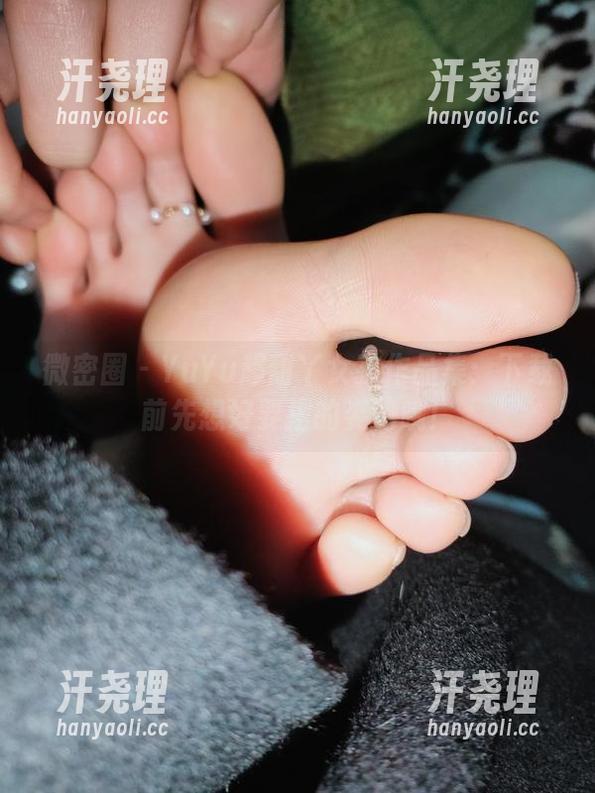 微密圈 - YuYu超甜丫女孩作品集：下载前先想好要摆的姿势哦！