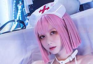 izumi泉桃子写真更新：苦修女的瑜伽垫上，果然是桃子荟萃！
