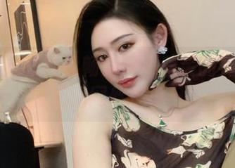 微密圈 – 在网盘畅游：不爱笑的赛琳’s西服加渔网丝袜小日子