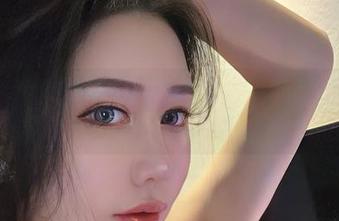 微密圈 – 观看不爱笑的赛琳的自拍，作品的每个细节都像低声对我说话。