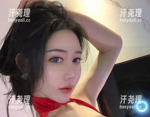 微密圈 - 观看不爱笑的赛琳的自拍，作品的每个细节都像低声对我说话。