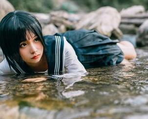 兔玩映画，难得的作品集，效率低下又迷人的趴桌子时刻。