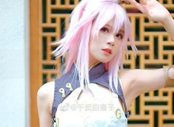 千反田鹿子的圣诞之旅：向圣光说拜拜，留下美图