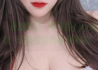 微密圈 – 最新套图：可可西yyy的卧室泳衣，这里面的色调好怪哦！
