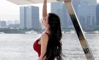 微密圈 – 追忆校园日子：周妍希校服写真，里面有我的皮卡丘书包吗？
