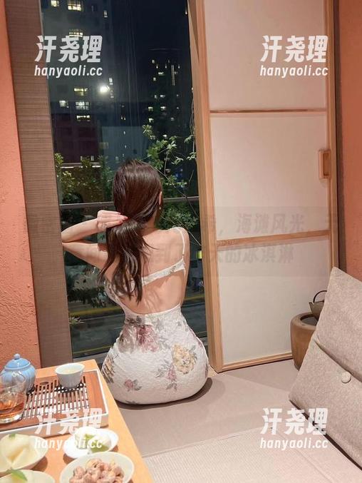 微密圈 - 照片里的周妍希，海滩风光，无意间让我想到了昨天的冰淇淋