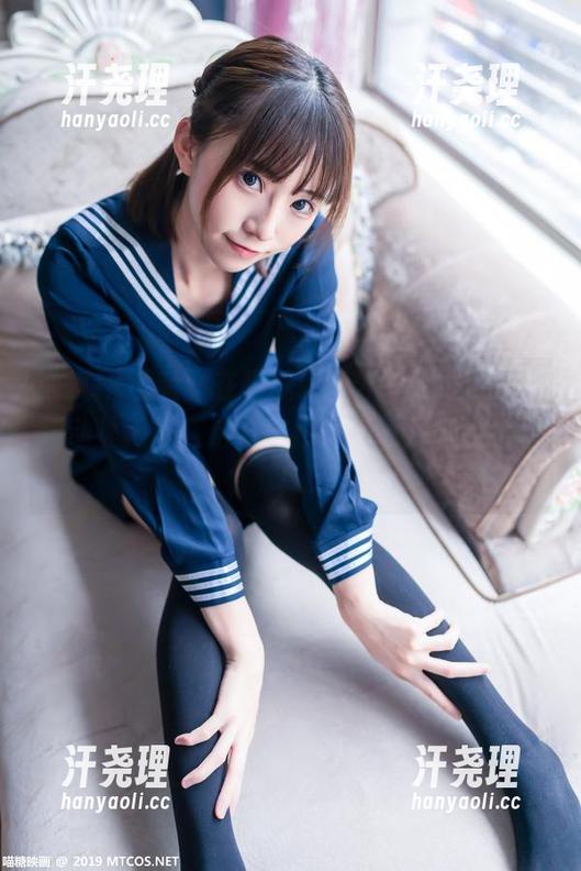 这款JK西装，在喵糖映画分享时被误认为运动休闲服，这样穿也太别致了吧，哈哈！