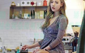 嗲囡囡 – Celina青妍的作品，娇躯与姿态的结合实在挺有意思，算是我默默的欣赏啦。