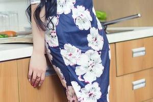 头条女神 – 周思超宅家穿海军学生服，原图里有没有偷偷让人想起海边的浪花呢？