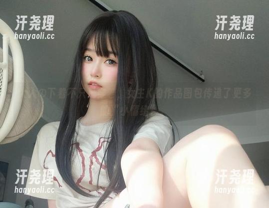 大人の下着不只是穿着，女主K的作品图包传递了更多的“小情绪”。