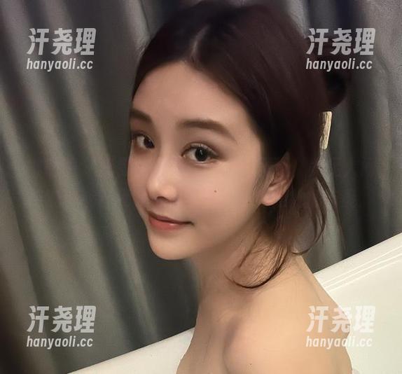 微密圈 - 奶雯的图集更新如约而至，美足人间绝响，或许我该试着学舞蹈，走走她的节奏。