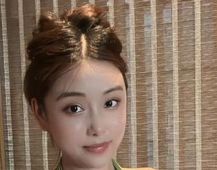 微密圈 – 奶雯职业装：在线塑造完美形象，资源都被这些搭配征服了。