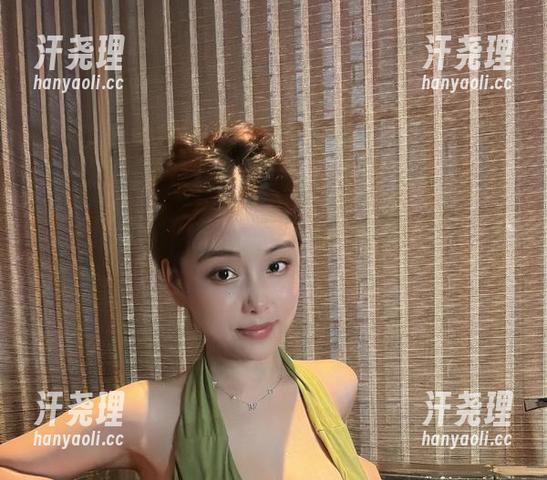 微密圈 - 奶雯职业装：在线塑造完美形象，资源都被这些搭配征服了。