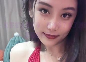微密圈 – 奶雯的泳装分享：看得多了忘了游泳，连泳圈都懒得圈了！