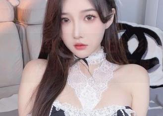 这照片让我想到了我自己白衬衫的品味，咋就被小小奶瓶儿吊打了呢？