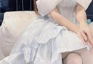 微密圈 – 更新！小萌子写真里的内衣好像标价了，不过我只看得懂“美”字～