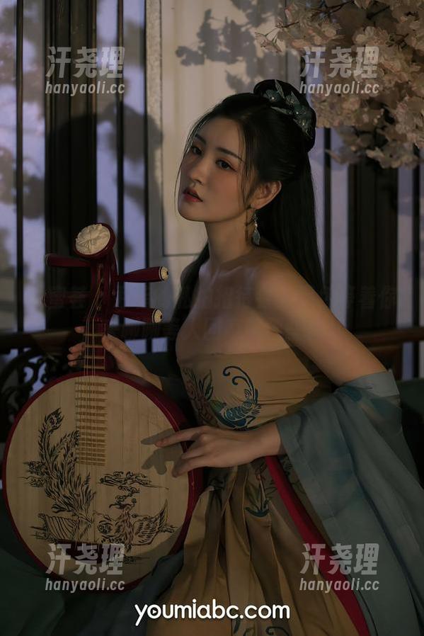 尤蜜荟 - 尹菲的私拍招待会：图包等着你，来聊聊等人回家的那些事儿