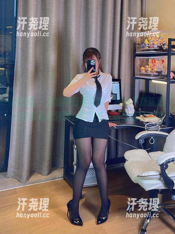 微密圈 - 这组牛仔裤写真，真心不知张思允在哪儿找到那么多气质，也太会穿了吧！