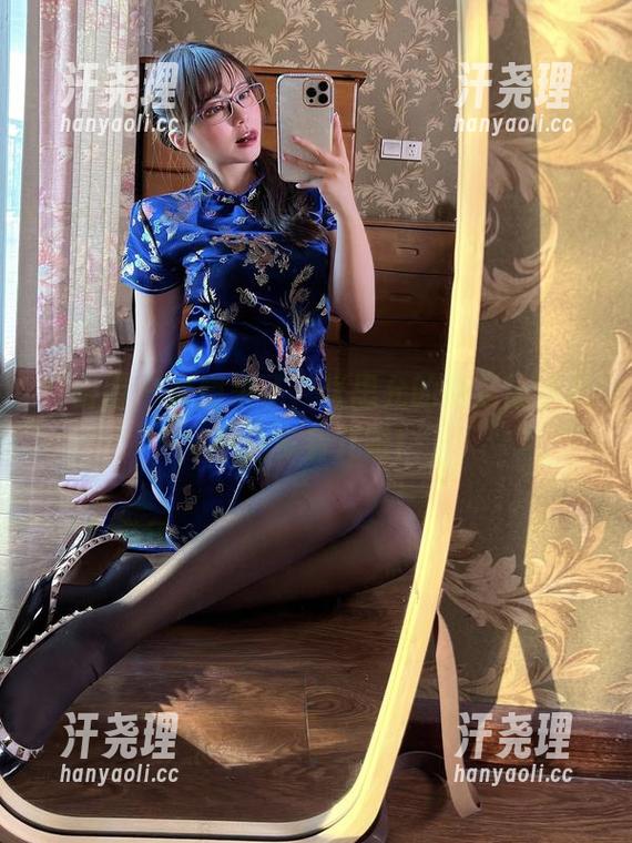 微密圈 - 套图来了，张思允的裸足让你忍不住多看几眼！