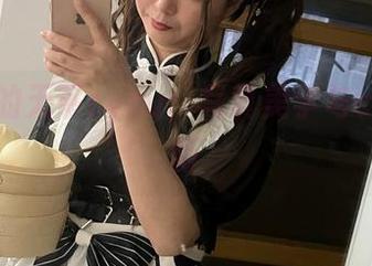 短裙下的无筝ryou：写真美学与cos的创新