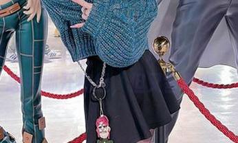 把月城委员会的《专属》放大，高清得让我想要挪开视线，但又舍不得。