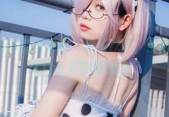 95式婚纱的奇遇记，末夜787，仿佛是在TikTok里的新挑战。