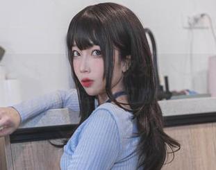 此刻的杏仁曲奇：眼镜娘高叉女仆新图闪亮登场，更新速度杠杠的！