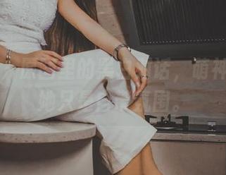 果团网 – 原图里的黑白对话，萌神妹妹说她只是自带氛围。