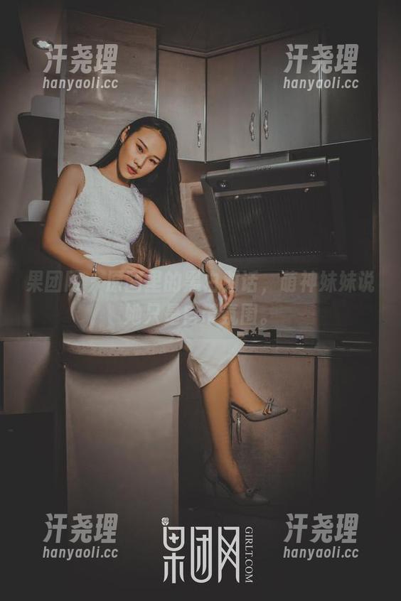 果团网 - 原图里的黑白对话，萌神妹妹说她只是自带氛围。