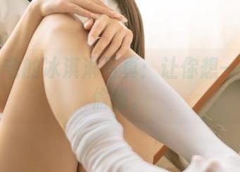 桃良阿宅的冰淇淋写真：让你想一边吃边偷瞄。