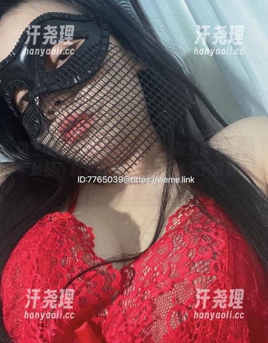 微密圈 - 楚楚不吃鱼全集：紧身皮衣加吊带丝袜，别拿眼睛跟我斗，快来下载研究心得。