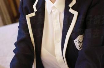 模范学院 – 草莓兔兔的这个牛仔裤资源，的确让人又想穿又想……看来看去，太迷人了。