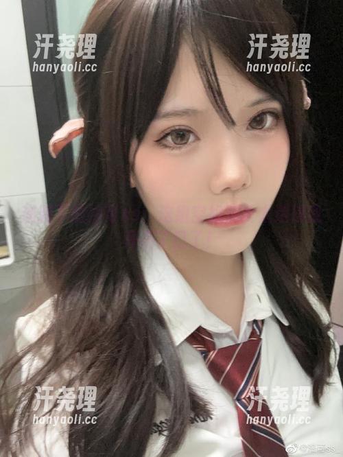 翅膀下的洛可ss：这组空姐照片太迷得我开不了口了！