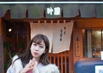 爱蜜社 – 酥小白的写真集里，白衬衫也有点小任性