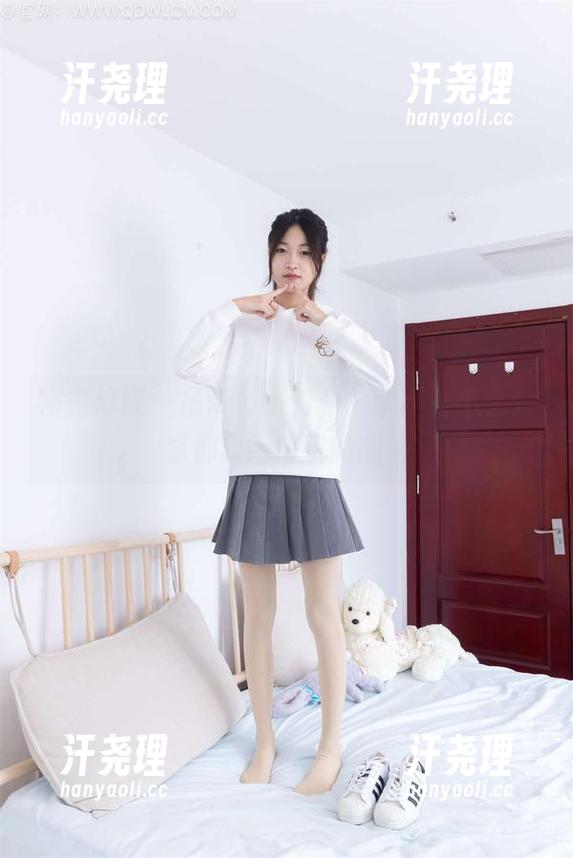 物恋传媒 - 吊带与小竹，一个不管怎么分享都显得好玩的图集